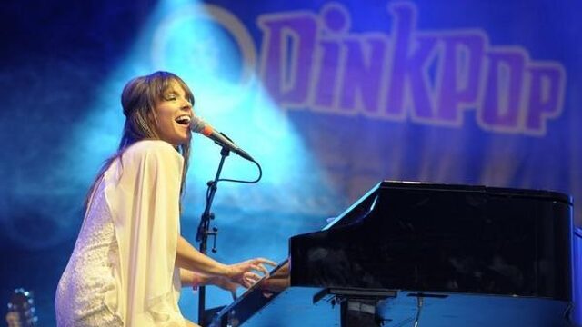 Zangeres Laura Jansen helpt vluchtelingen in Griekenland: 'Het zijn lieve, vermoeide, hardwerkende mensen'