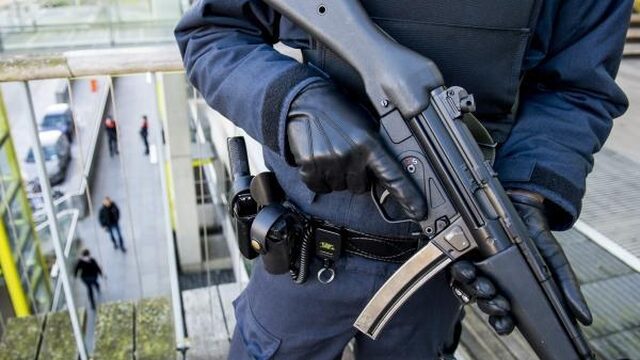 Stand.nl: Moet je teruggekeerde jihadgangers langer opsluiten?