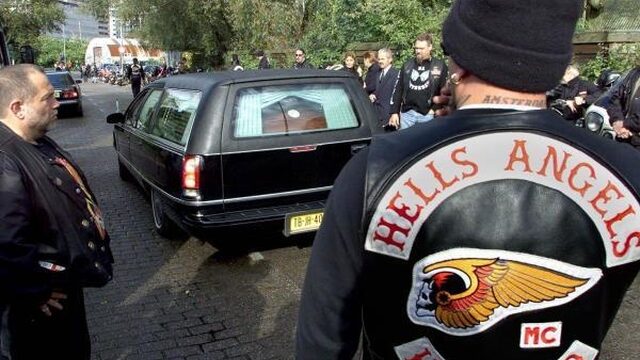 Indrukwekkende uitvaart lid motorclub