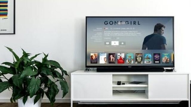 Online kijkcijfers bekend: 'Vrouwen verliezen vaker de strijd om de afstandsbediening'