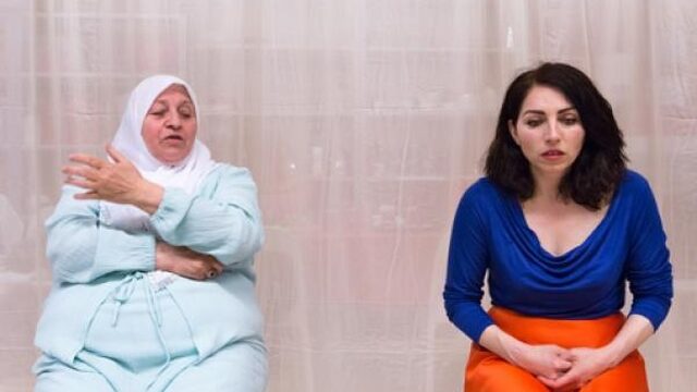 Nazmiye Oral trekt haar culturele wortels uit de grond, op zoek naar intimiteit