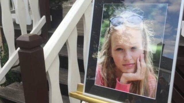 Tranen en bloemen bij herdenking Romy (14) Hoevelaken