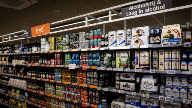 Waarom is alcoholvrije wijn en bier even duur of duurder dan alcoholhoudende drank?