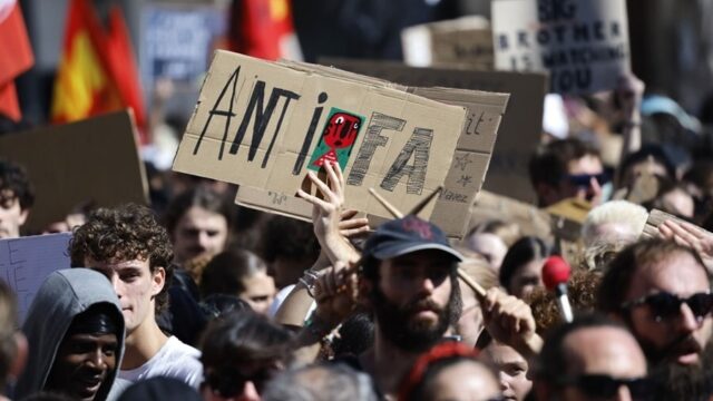 Waarom heeft politiek het zo druk met Antifa? 'Iedereen die enigszins links is op één grote hoop gooien'