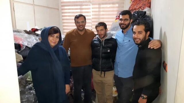 Rijke Iraniërs helpen de armen door koelkasten op straat te vullen