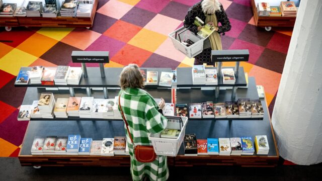 Hoeveel meer boeken verkoopt een boekhandel tijdens de feestdagen?