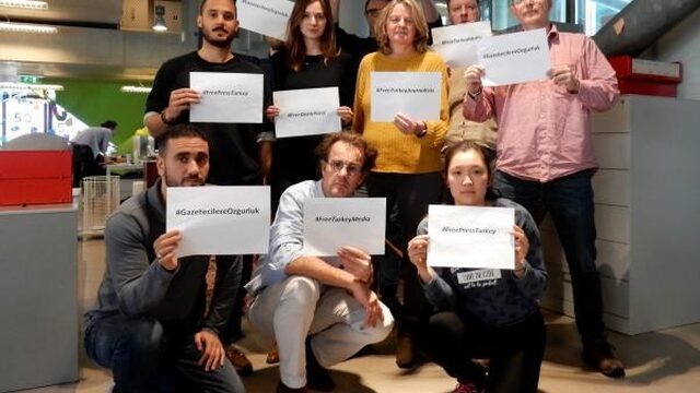 Journalisten in actie voor Turkse collega's in de cel