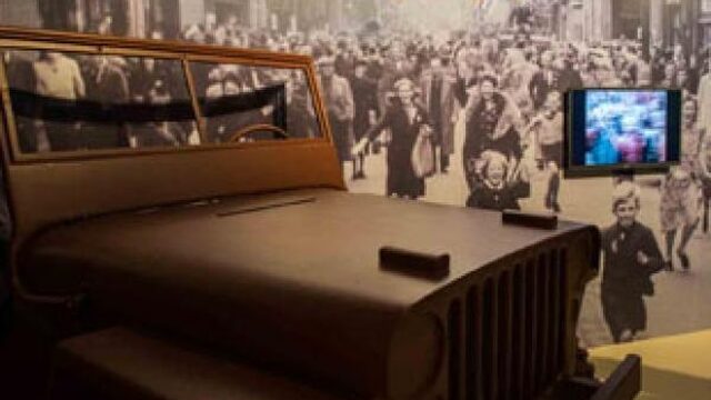 Vluchtelingen leren normen en waarden in Verzetsmuseum