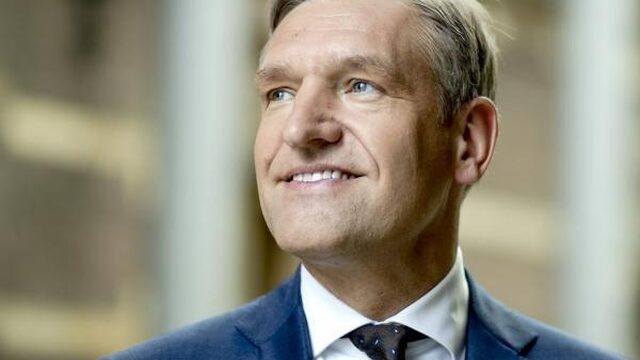 Sybrand Buma: ‘Ook koningin Máxima moet dubbele paspoort inleveren’