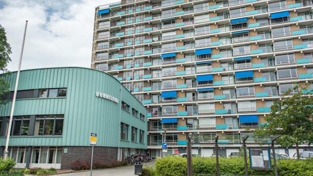 Vondelflat-directeur Lugies sleept hoogbejaarde bewoners voor de rechter