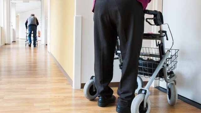 Personeel ouderenzorg voor eventjes zelf blind, doof of dement