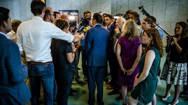 'Blijf van onze irritante journalisten af'