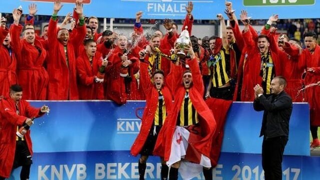 Vitesse verslaat AZ in bekerfinale en wint eerste hoofdprijs in clubhistorie