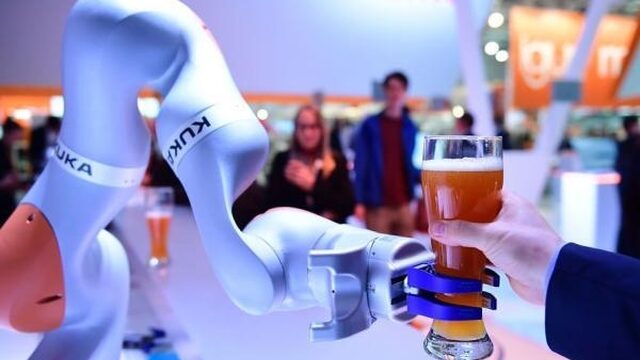 Zingende pakketbezorger straks baan van toekomst