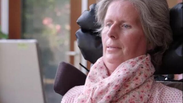 Verlamde Nederlandse patiënt communiceert met nieuw breinimplantaat