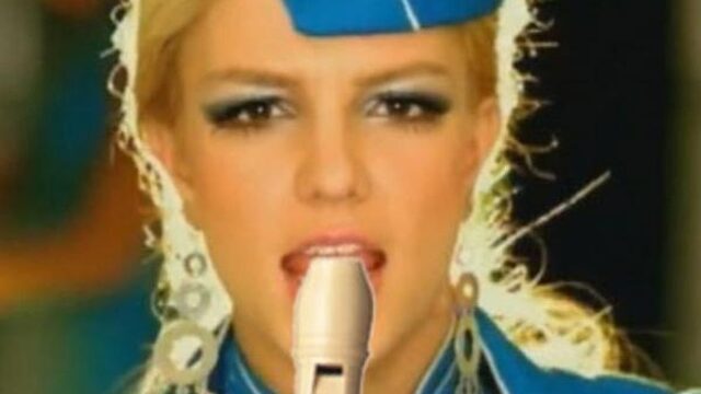 TrendingVandaag: Nieuwe online trend: met een blokfluit bekende nummers naspelen