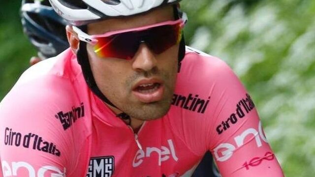 Quintana rijdt Dumoulin uit roze