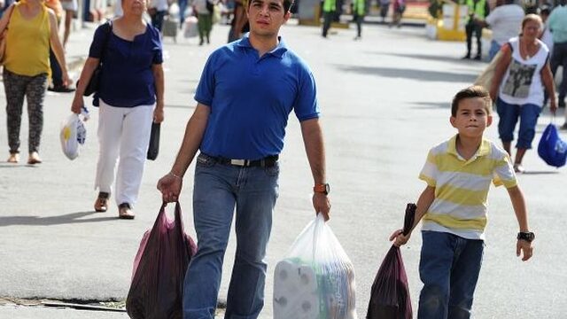 Benzinesmokkel aan de Venezolaanse grens om te overleven