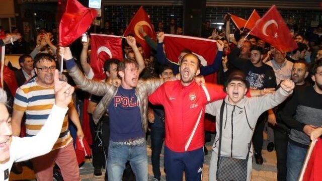 'Media zijn veel te mild voor Turkse Nederlanders'