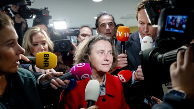 Kan Faber haar positie als minister behouden? 'Als het al met een sisser afloopt, blijft het sissen'