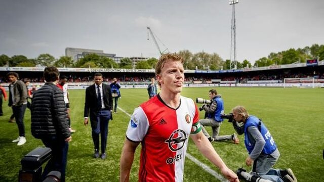 Titelstrijd weer open: Feyenoord verliest, Ajax houdt hoop