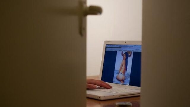 Kinderen zien op internet steeds vaker bloot- en seksbeelden