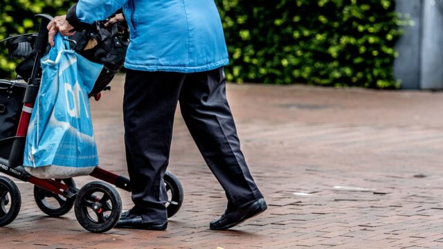 Helft ouderen ervaart geldzorgen: 'AOW moet omhoog, dit is niet goed voor de gezondheid'