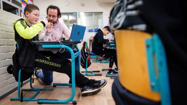 Laptops gratis maken voor scholieren? 'Alles om onderwijs te volgen, moet bekostigd worden'