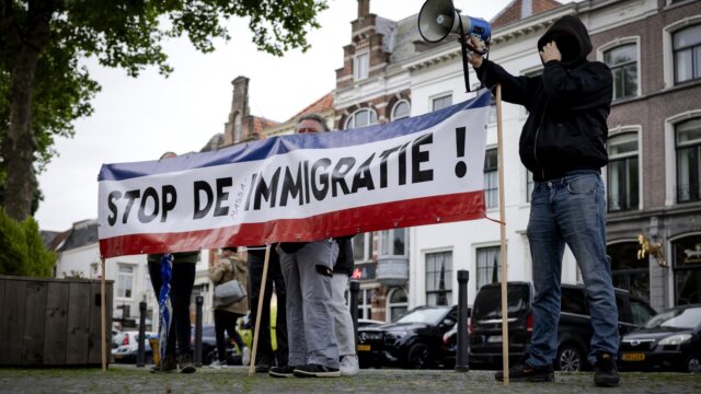 Medemenselijkheid ver te zoeken in asielbeleid: 'Gaat nooit over mensen, maar over gelukszoekers'