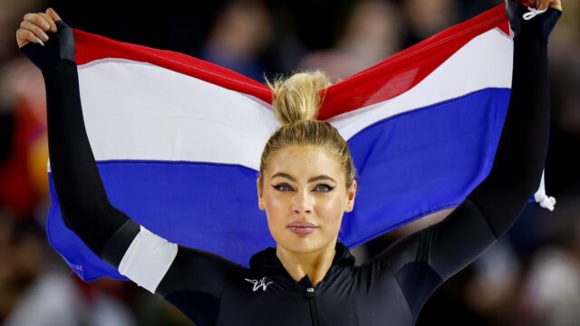 Waarom bestaat de Nederlandse vlag uit de kleuren rood, wit en blauw?
