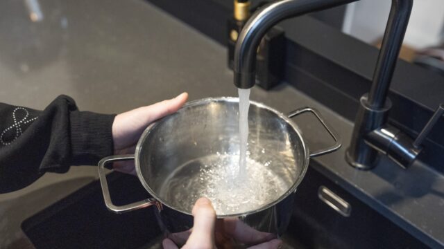 Poepbacterie in drinkwater regio Utrecht: 'Kleine moeite om een pannetje water te koken'