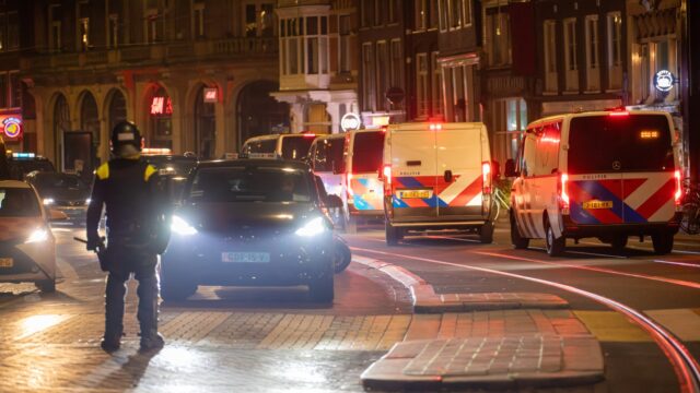 Was het woord 'pogrom' een terechte benaming voor wat er gebeurde tijdens rellen in Amsterdam?