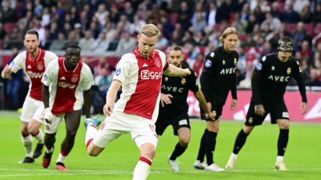 Hoort eredivisievoetbal thuis bij publieke omroep? 'Manier waarop we sport consumeren is nu anders'