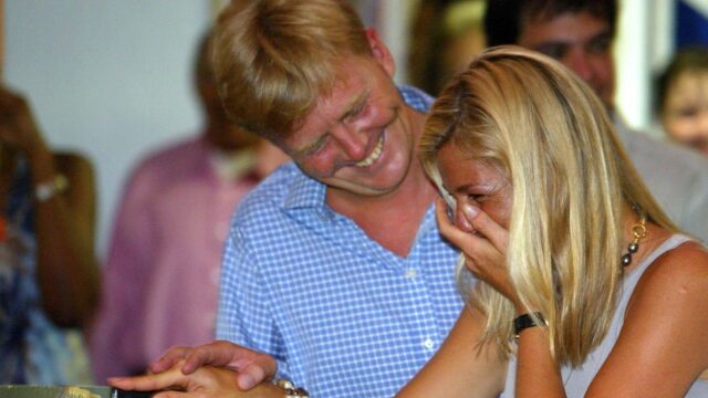 Waarom maken mensen zo'n specifiek geluid als ze lachen?
