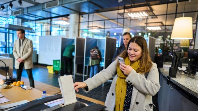'Steeds meer afhakers' door wantrouwen in politiek: 'Moment voor politieke midden om te leveren'