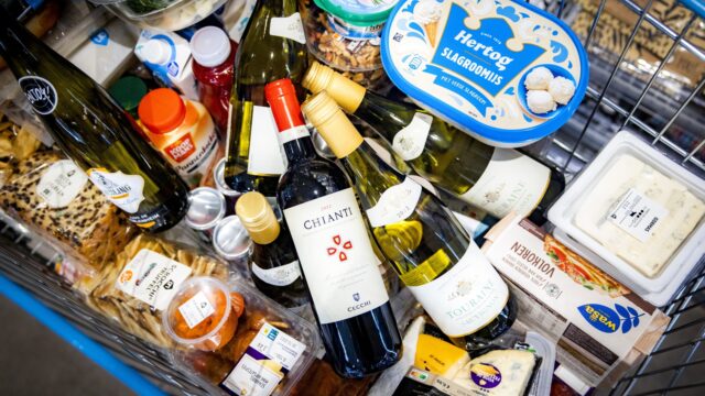 Torenhoge prijzen, wel enorme winst voor supermarkten: 'Dan werkt de vrije markt dus niet'