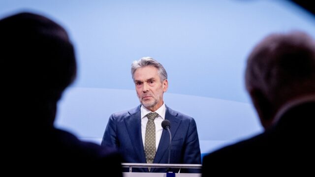Vertrouwen in Nederlandse politiek is 'behoorlijk' laag: 'Samenwerking in kabinet is slecht'