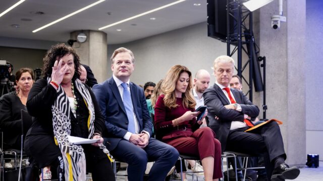 Hoe kunnen politici toegankelijker worden? 'Vertrouwen komt te voet en gaat te paard'