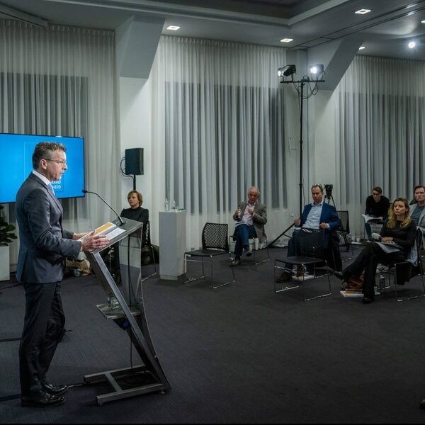 Verpleeghuisbestuurder eens met OVV-kritiek op coronabeleid: 'Wij zijn naar achteren geschoven'