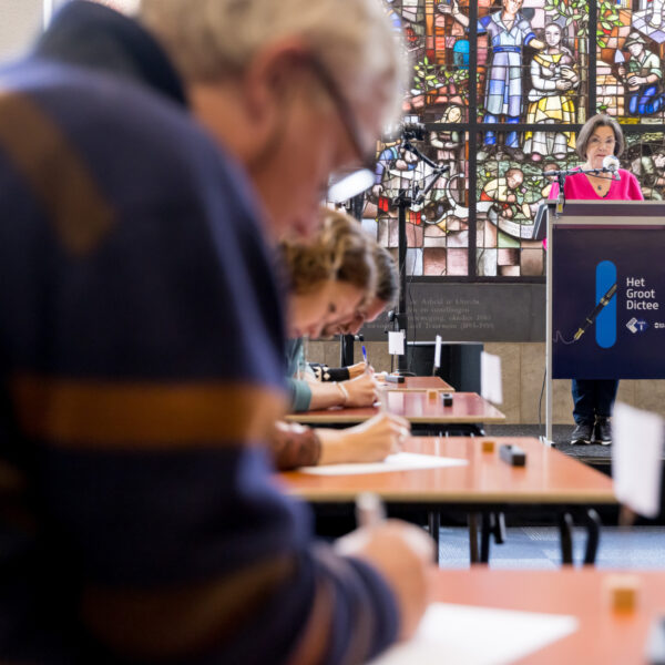 Hoeveel fout heb jij? Lees hier de nakijkinstructie van het Groot Dictee der Nederlandse Taal 2022