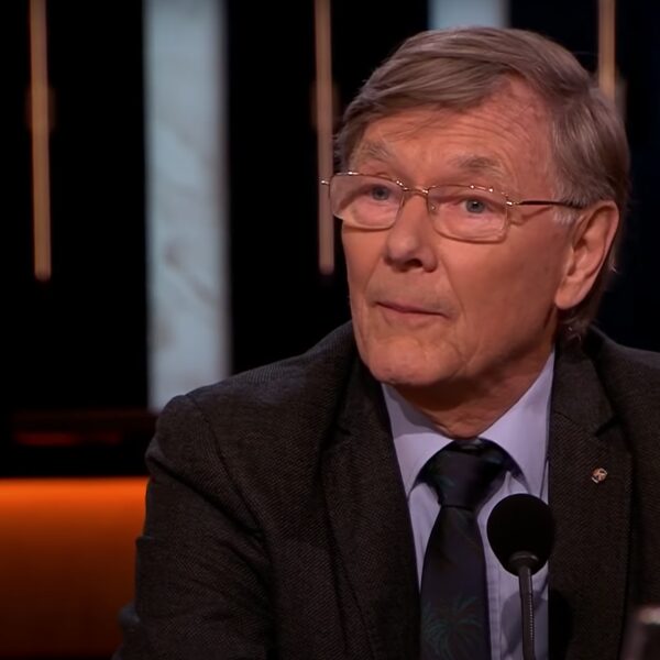 'Geef iedereen een boosterprik en neem ook de kinderen mee'