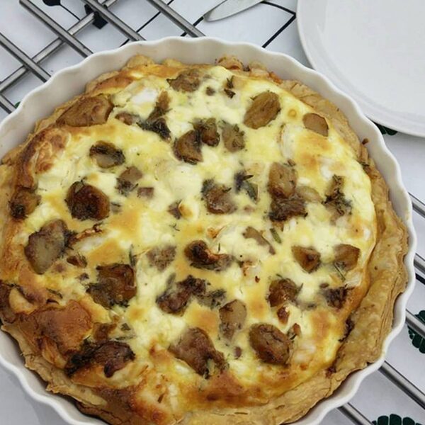 Het recept voor de gekarameliseerde knoflooktaart van Ottolenghi