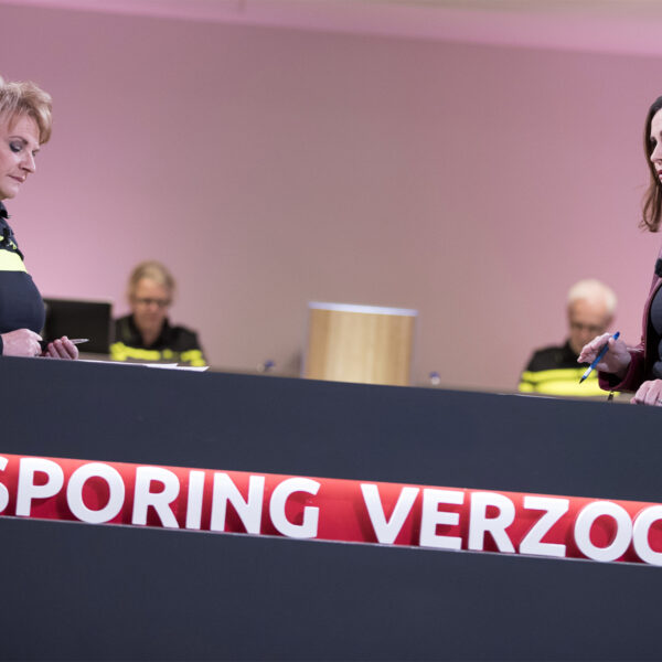 Speelt de politie criminelen in de kaart door delen van opsporingsinformatie?