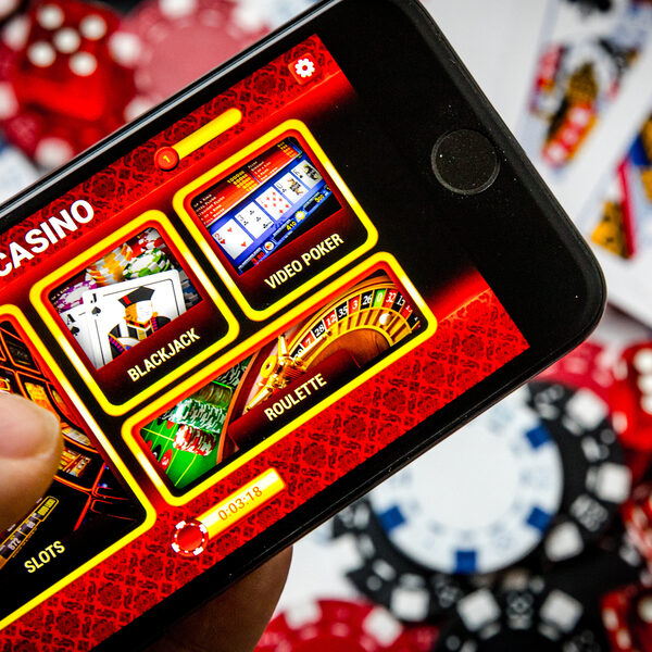 Online gokmarkt vandaag open: 'Door reclame zal aantal gokverslaafden toenemen'