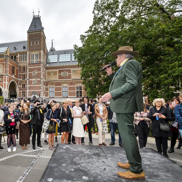 Elfie Tromp over protestliederen: 'Met muziek raak je meteen iemand in het hart'