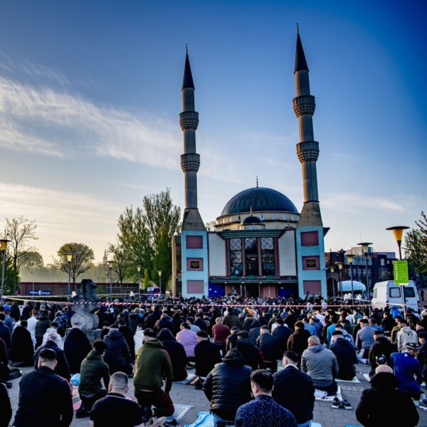 Onder jongeren neemt geloof juist toe, voor moslims is hun geloof een 'geuzenreligie'