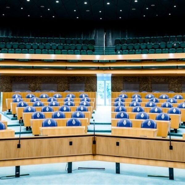 Stand.nl: 'De druk op politici moet omlaag'