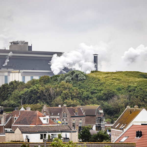 Burgemeester over vervuiling Tata Steel: 'Het is shit en het blijft nog even shit'