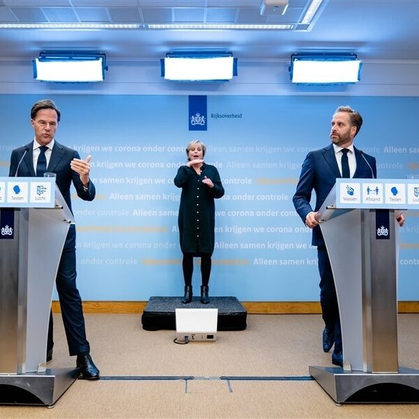 Kabinet schrapt 1,5-meterregel en voert coronatoegangsbewijs in per 25 september