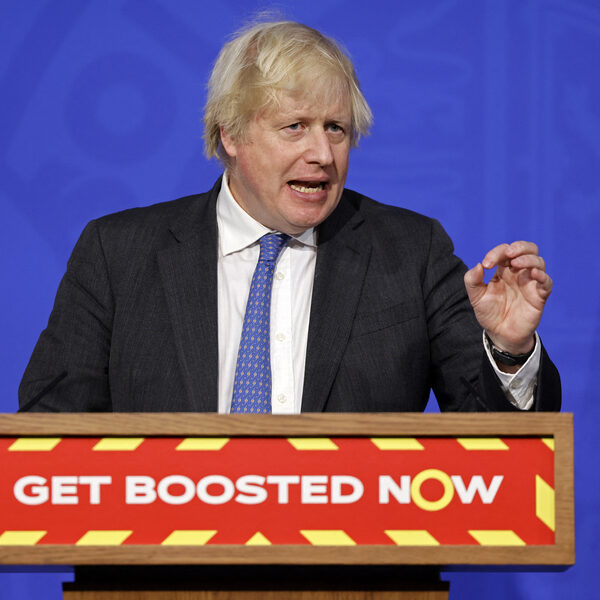 Podcast De Dag: omikron, schandalen en stemmingen: de slechte week van Boris Johnson